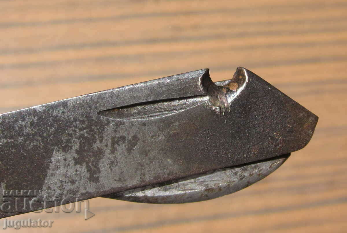 WW2 German soldiers military pocket knife with bullet hole - 6