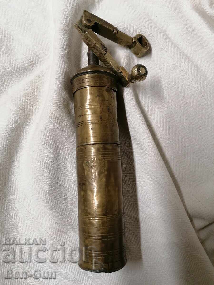 Аукцион Старинна малка мелничка за кафе Аукцион Старинна малка мелничка за кафе