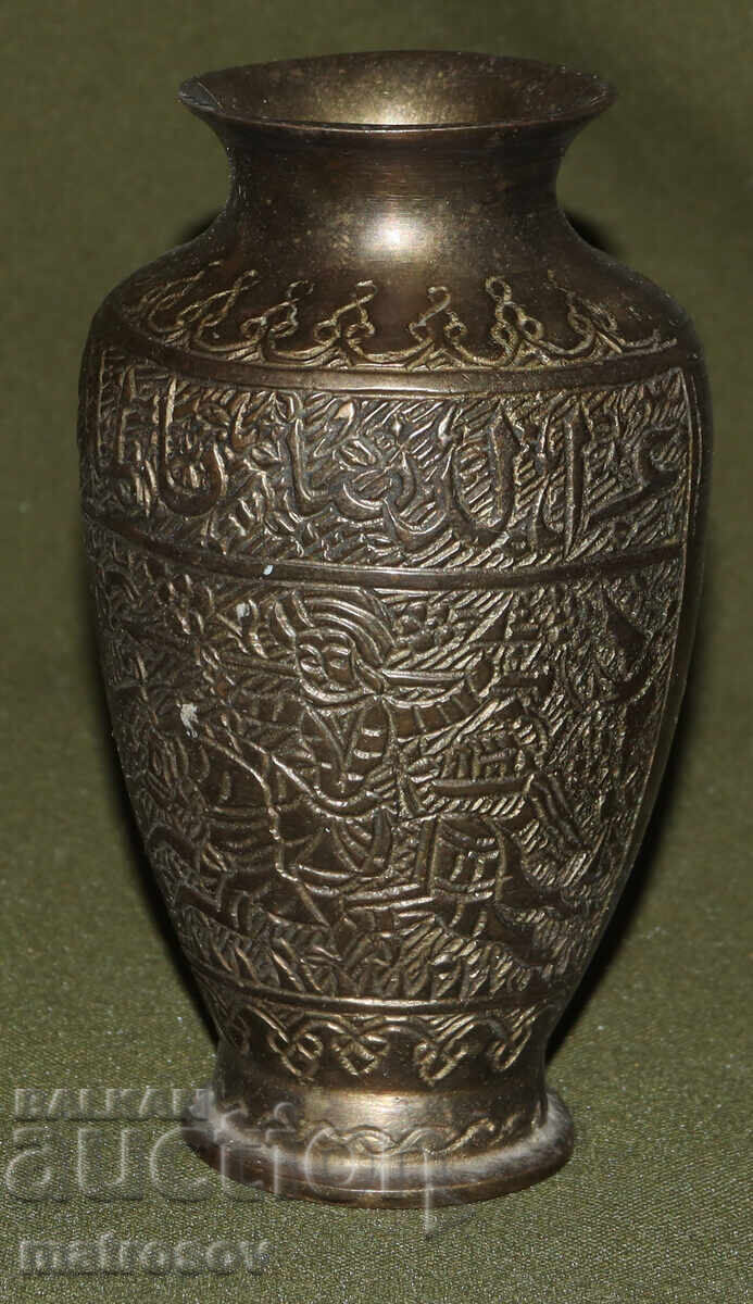 Vază decorativă din alamă cu preț 130.00 BGN | € 66.47