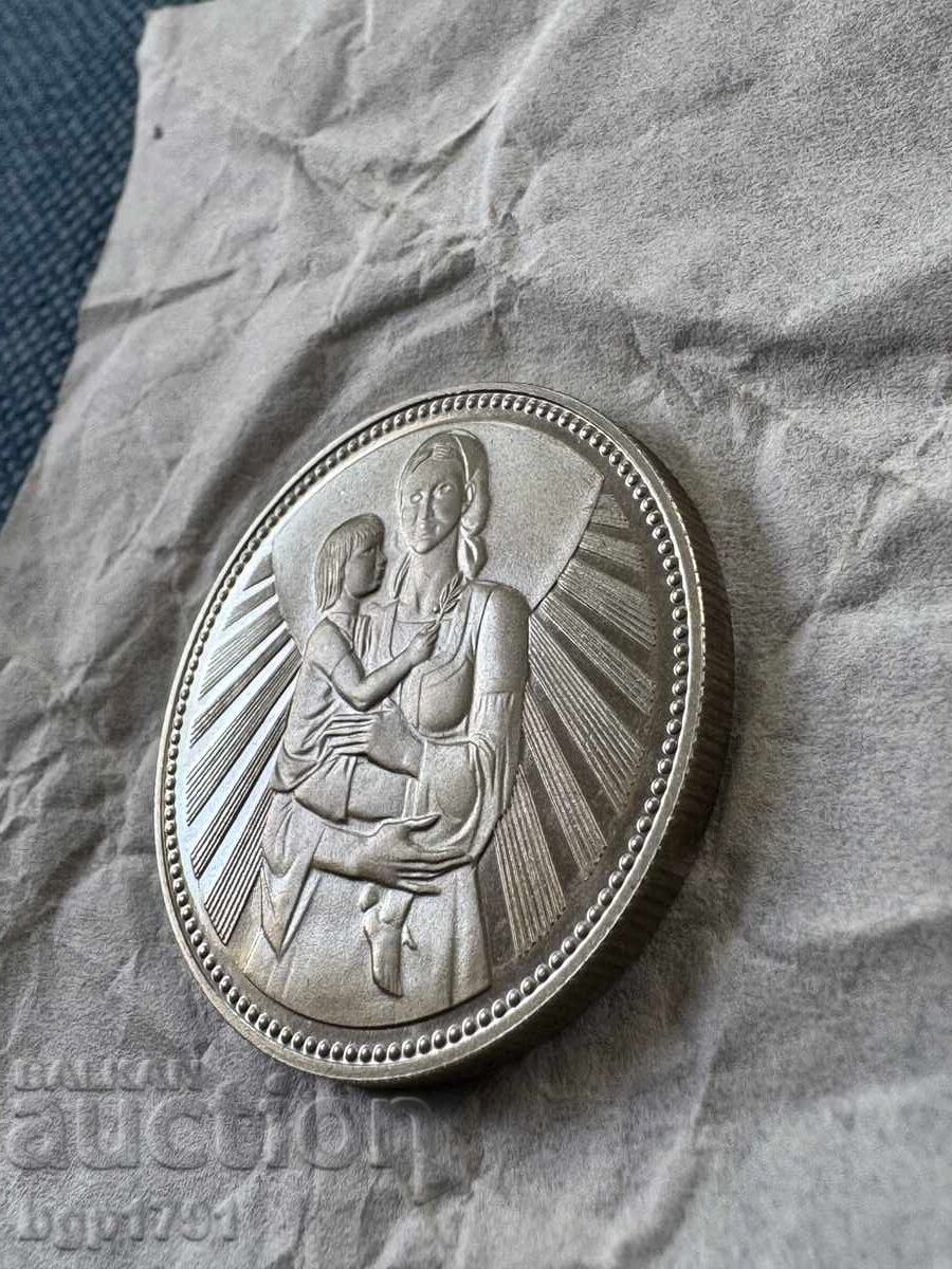 Auction 2 Leva 1981 Mother and Child, PF Auction 2 Leva 1981 Mother and Child, PF