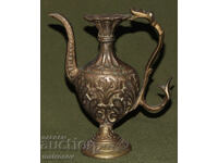 Cană decorativă din bronz pentru cafea