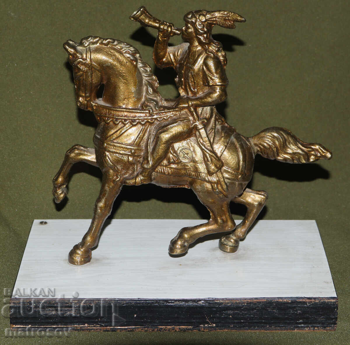 Μεταλλικό γλυπτό Κυνηγός με κέρας με τιμή 240.00 BGN | € 122.71 Μεταλλικό γλυπτό Κυνηγός με κέρας με τιμή 240.00 BGN | € 122.71