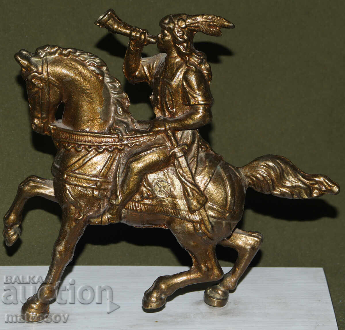 Δημοπρασία Μεταλλικό γλυπτό Κυνηγός με κέρας Δημοπρασία Μεταλλικό γλυπτό Κυνηγός με κέρας