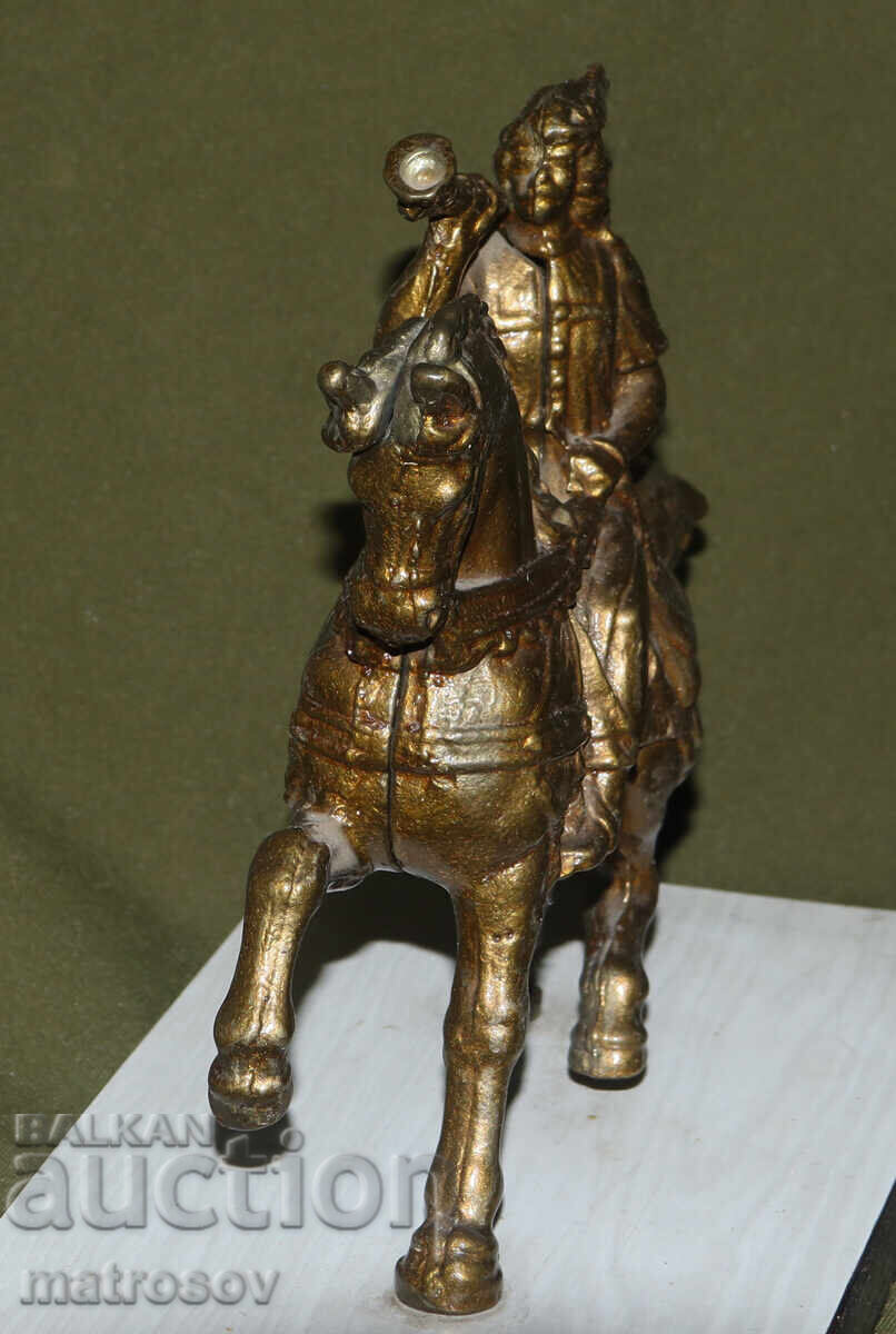 Παράδοση Μεταλλικό γλυπτό Κυνηγός με κέρας Παράδοση Μεταλλικό γλυπτό Κυνηγός με κέρας