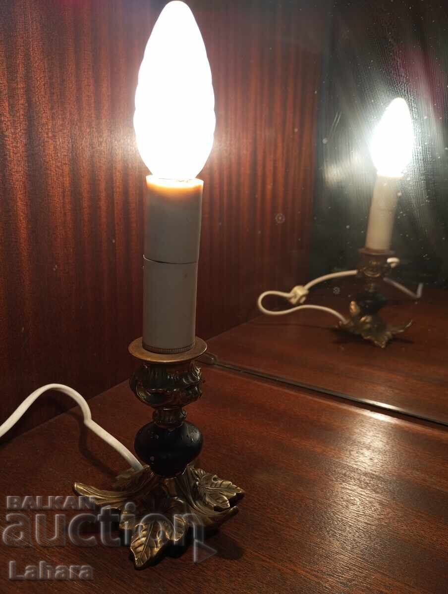 Livrarea Lampă de noapte frumoasă, imitând un sfeșnic