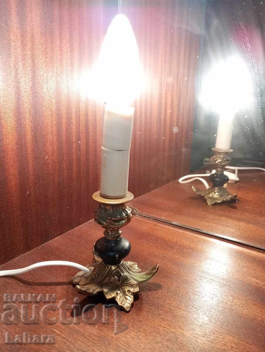 Lampă de noapte frumoasă, imitând un sfeșnic - 6