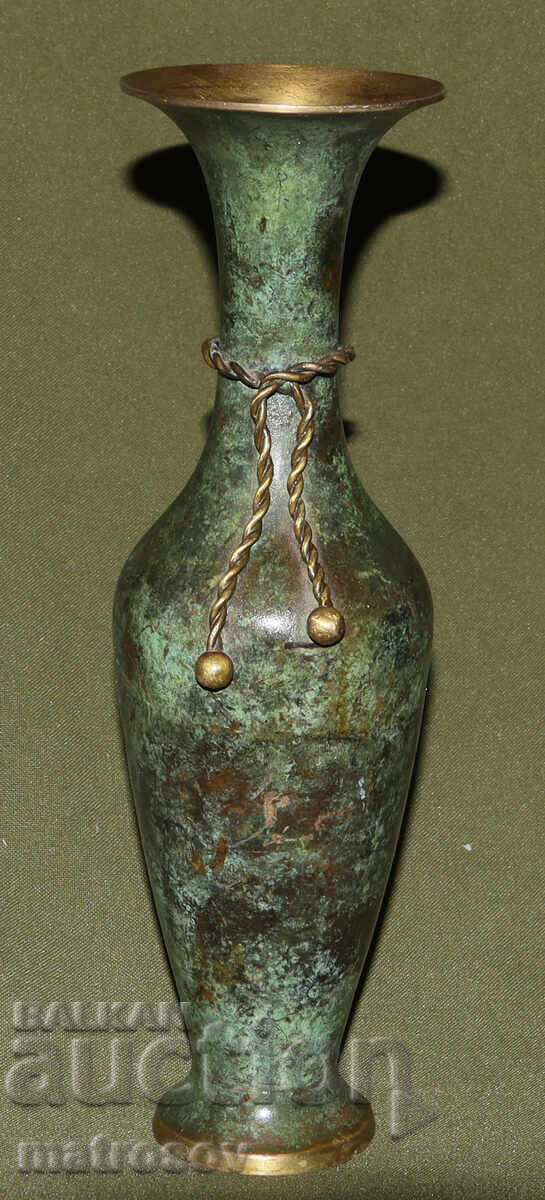 Vază decorativă din alamă cu preț 120.00 BGN | € 61.36