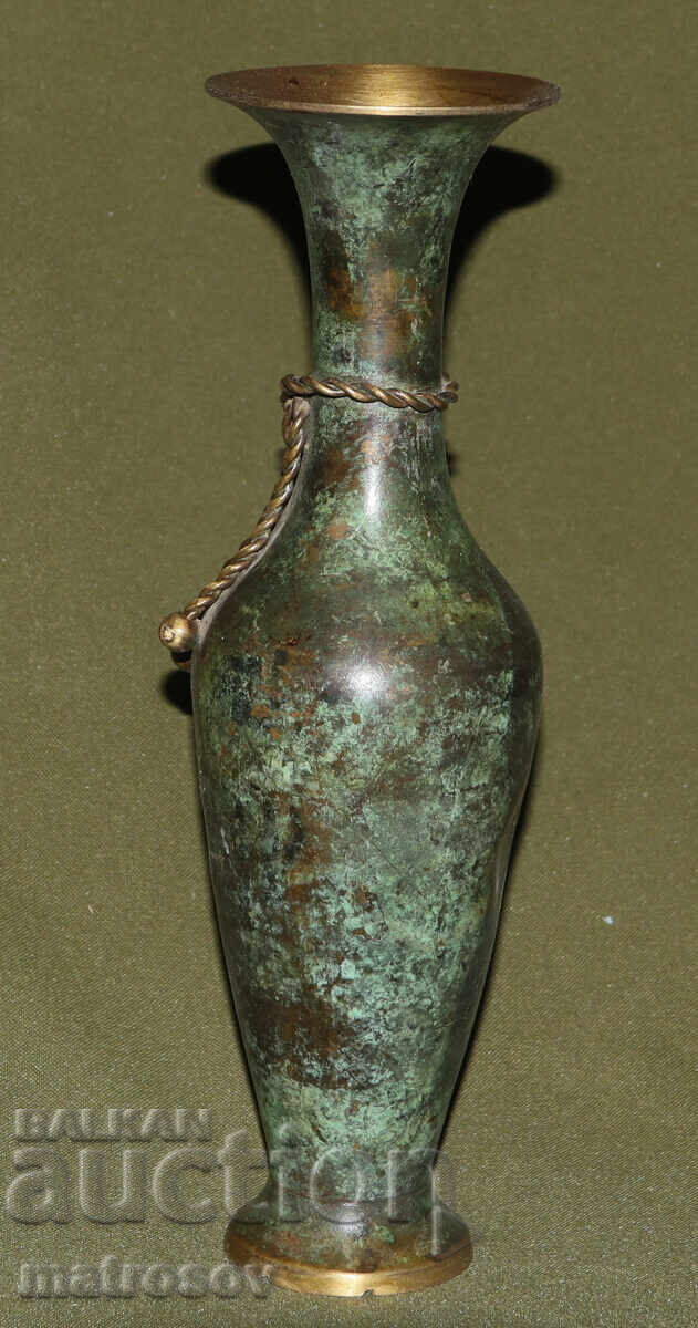 Livrarea Vază decorativă din alamă