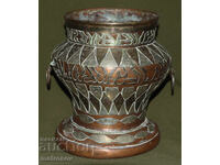 Vas tradițional antic, lucrat manual, din alamă și cupru