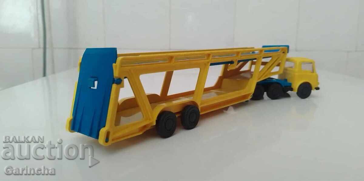 Delivery of Old plastic model Made in Greece Delivery of Old plastic model Made in Greece