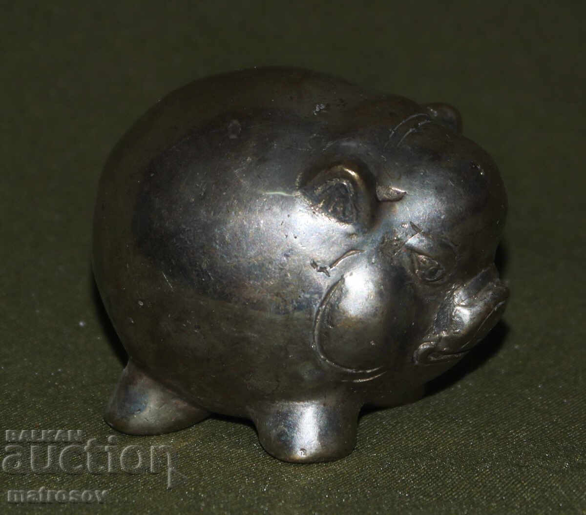 Figurina decorativă mică, argintată, porcușor cu preț 120.00 BGN | € 61.36 Figurina decorativă mică, argintată, porcușor cu preț 120.00 BGN | € 61.36