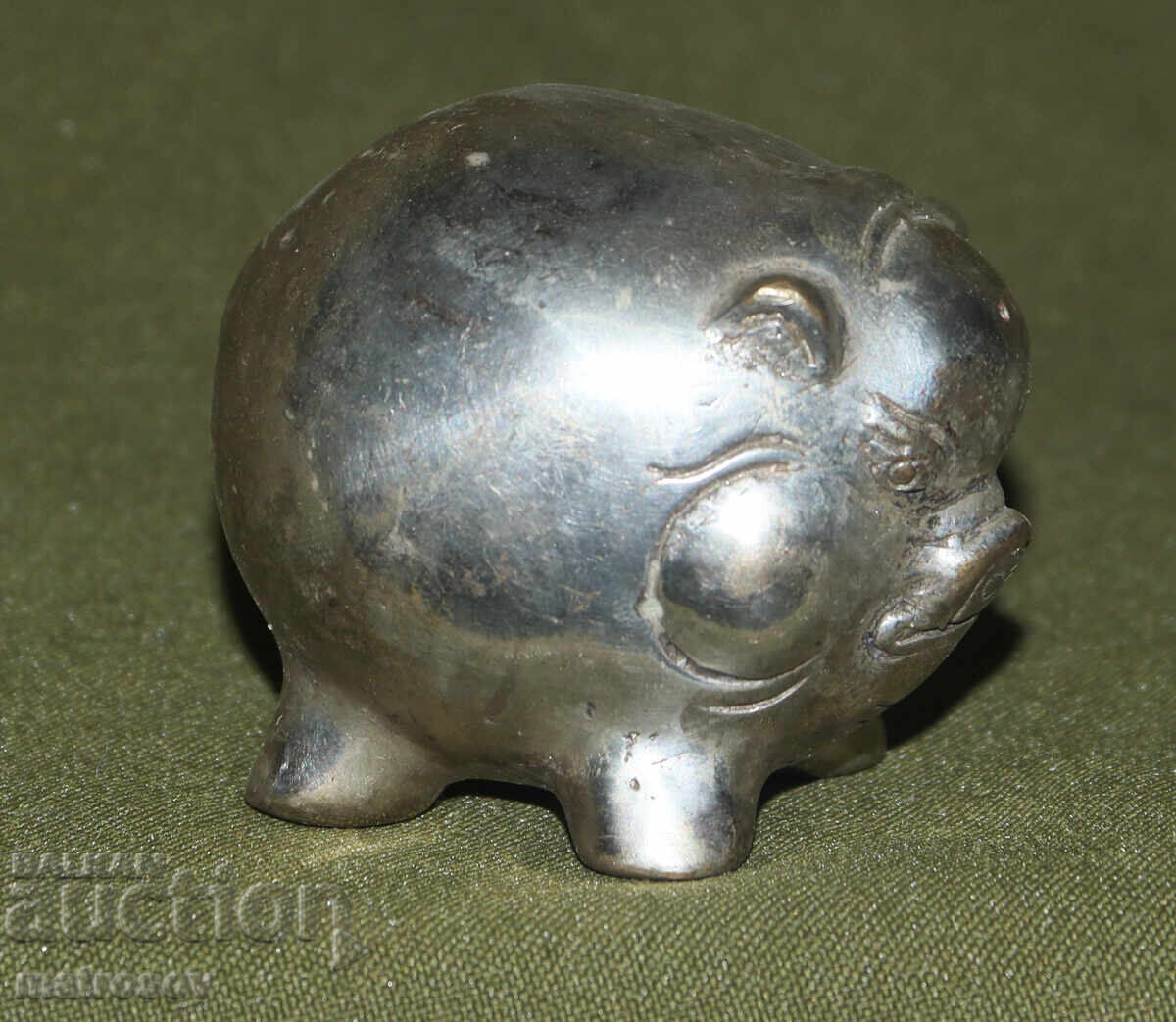 Доставка на Посребрена малка декоративна фигурка прасенце