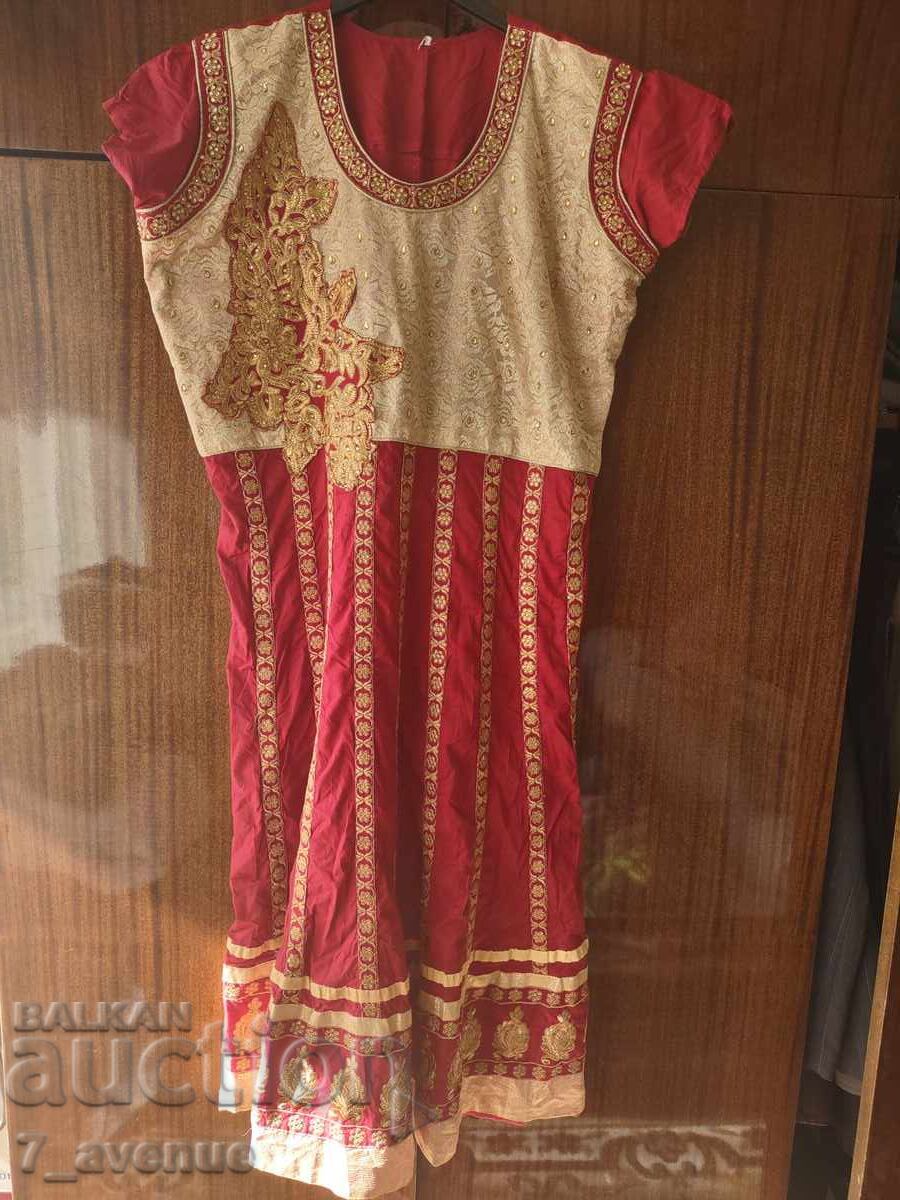 Richly embroidered dress, beautiful 25.10.25
