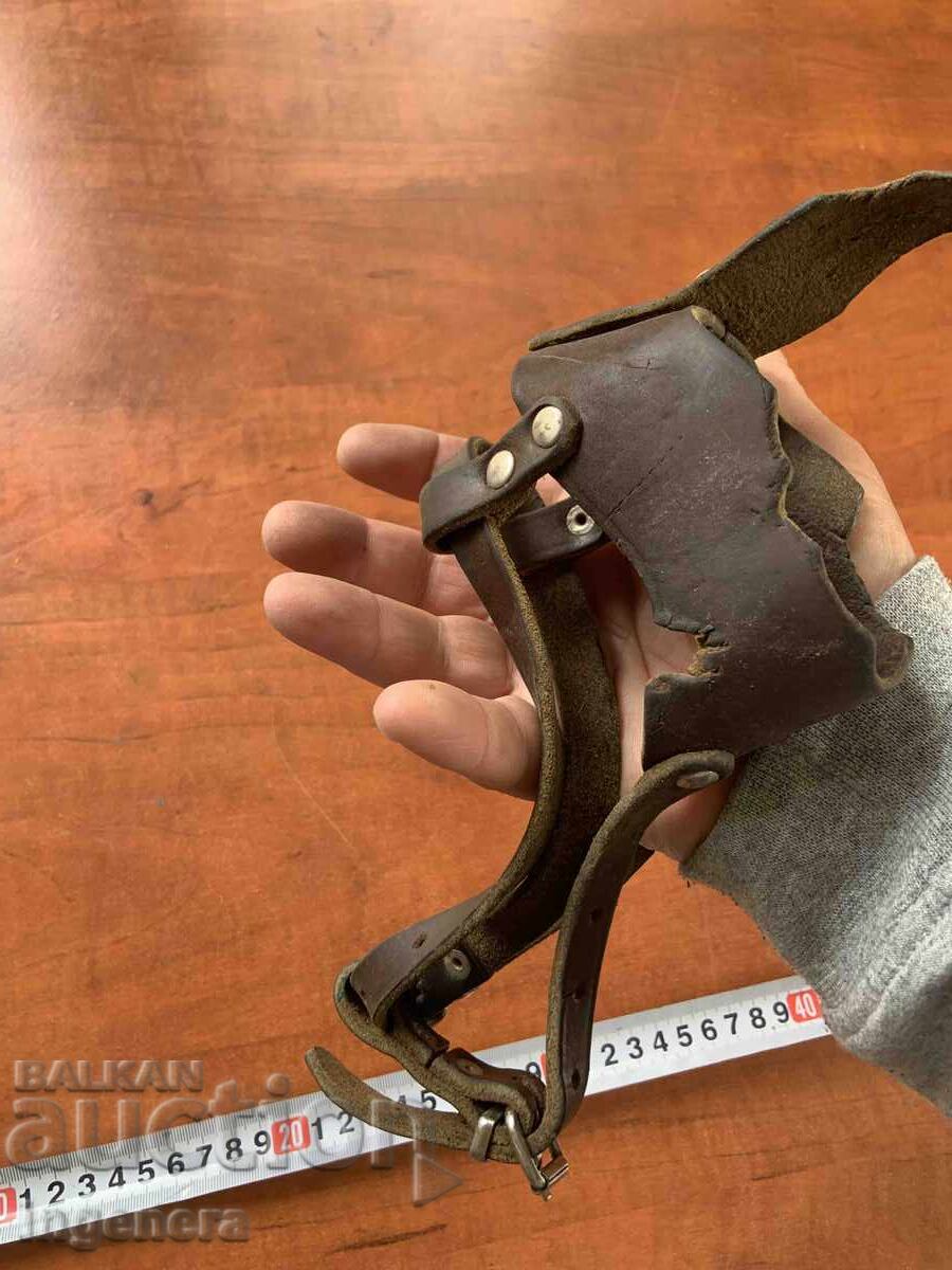 Προστατευτικό ρύγχους και λουρί για μικρό σκύλο, δέρμα με τιμή 13.00 BGN | € 6.65