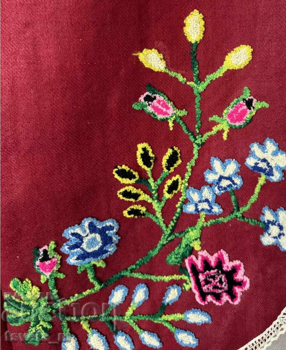 ΜΑΛΛΙΝΗ ΠΟΔΙΑ ΜΕ ΚΕΝΤΗΜΑ ΛΑΪΚΗΣ ΦΟΡΕΣΙΑΣ με τιμή 12.00 BGN | € 6.14