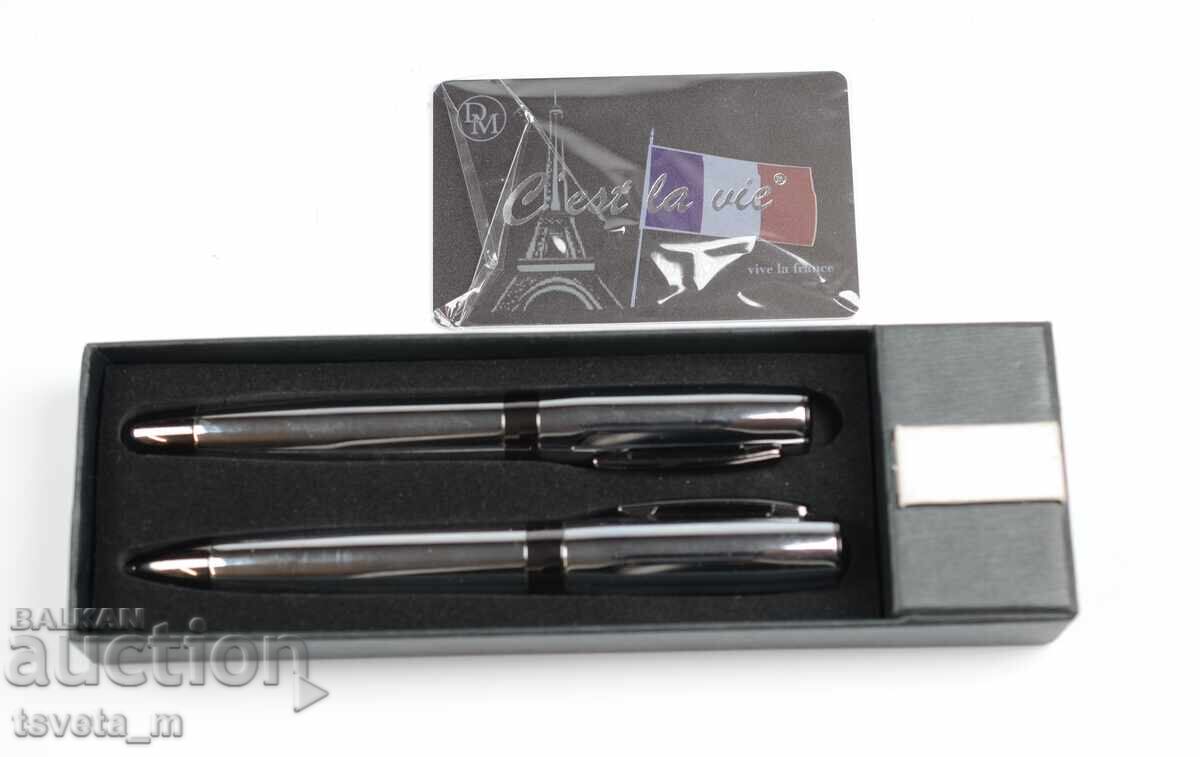 Δημοπρασία Λουξ Σετ – Μανικετόκουμπα και Δύο Στυλό C’ est la vie Δημοπρασία Λουξ Σετ – Μανικετόκουμπα και Δύο Στυλό C’ est la vie