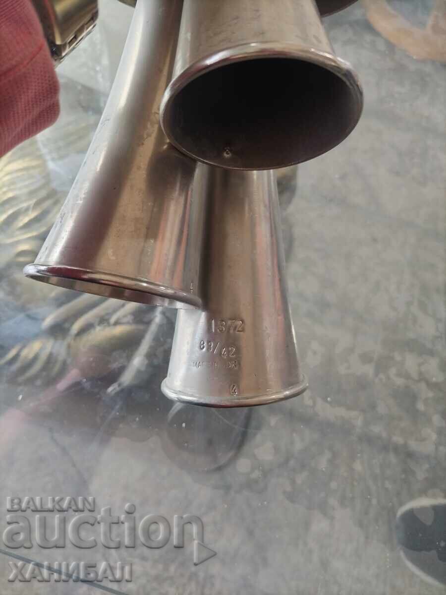 Delivery of OLD MUSICAL INSTRUMENT G.D.R Delivery of OLD MUSICAL INSTRUMENT G.D.R