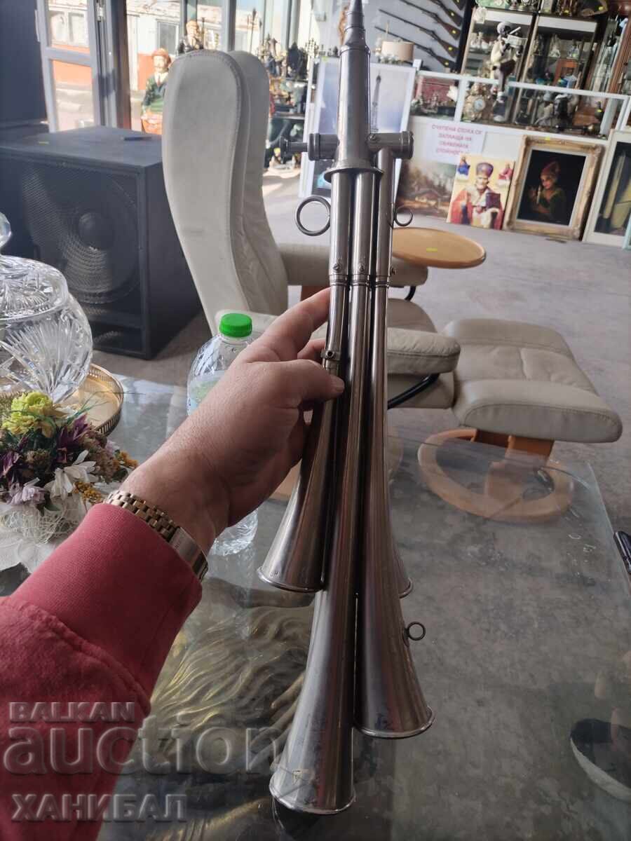 OLD MUSICAL INSTRUMENT G.D.R OLD MUSICAL INSTRUMENT G.D.R