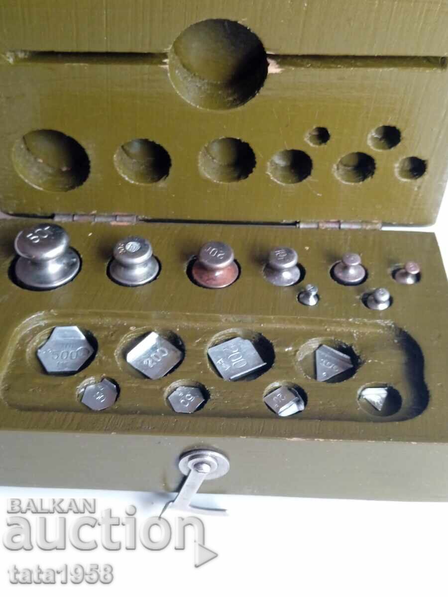 Weights for scales set