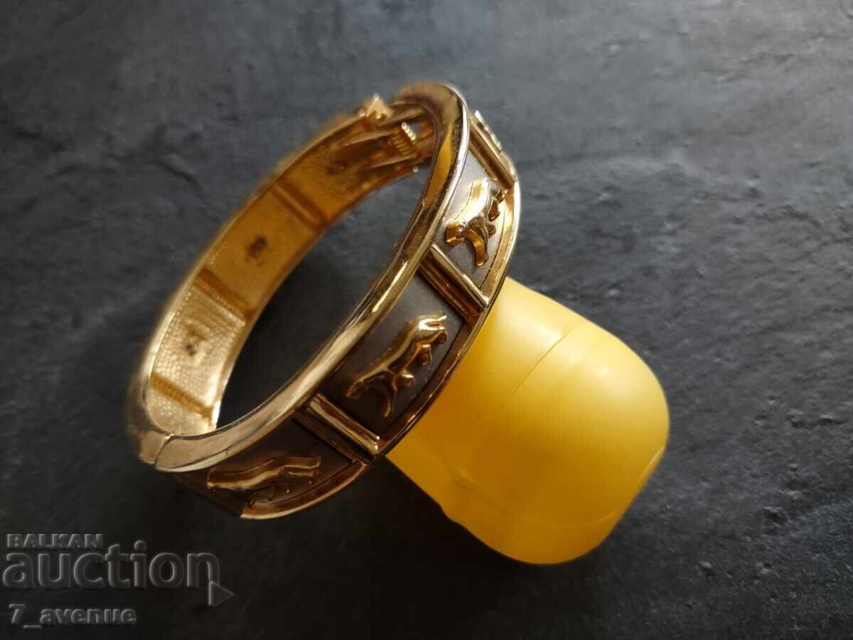 Ενδιαφέρον βραχιόλι με άγρια γάτα, ίσως πάνθηρα 26.10.25