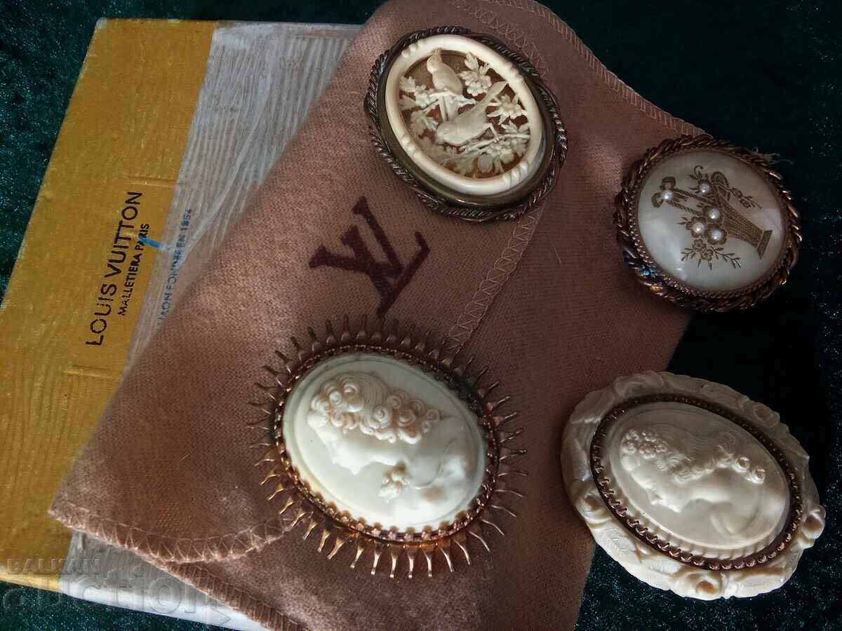 Lot de broșe vechi din secolul al XIX-lea cu preț 250.00 BGN | € 127.82