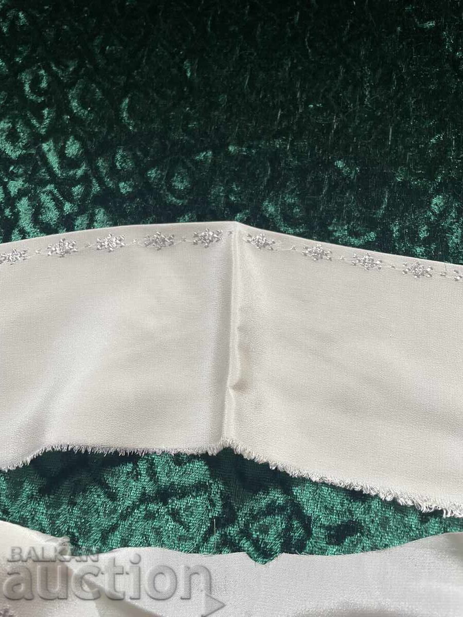 Παράδοση Μπλούζα από φυσικό μετάξι, κεντημένη στο χέρι με χρυσό κλωστή