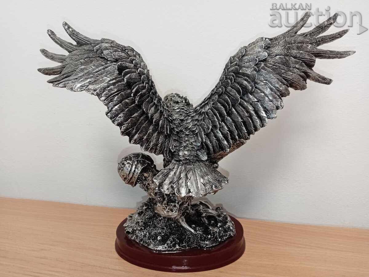 Figurină retro vintage de vultur cu preț 31.00 BGN | € 15.85 Figurină retro vintage de vultur cu preț 31.00 BGN | € 15.85