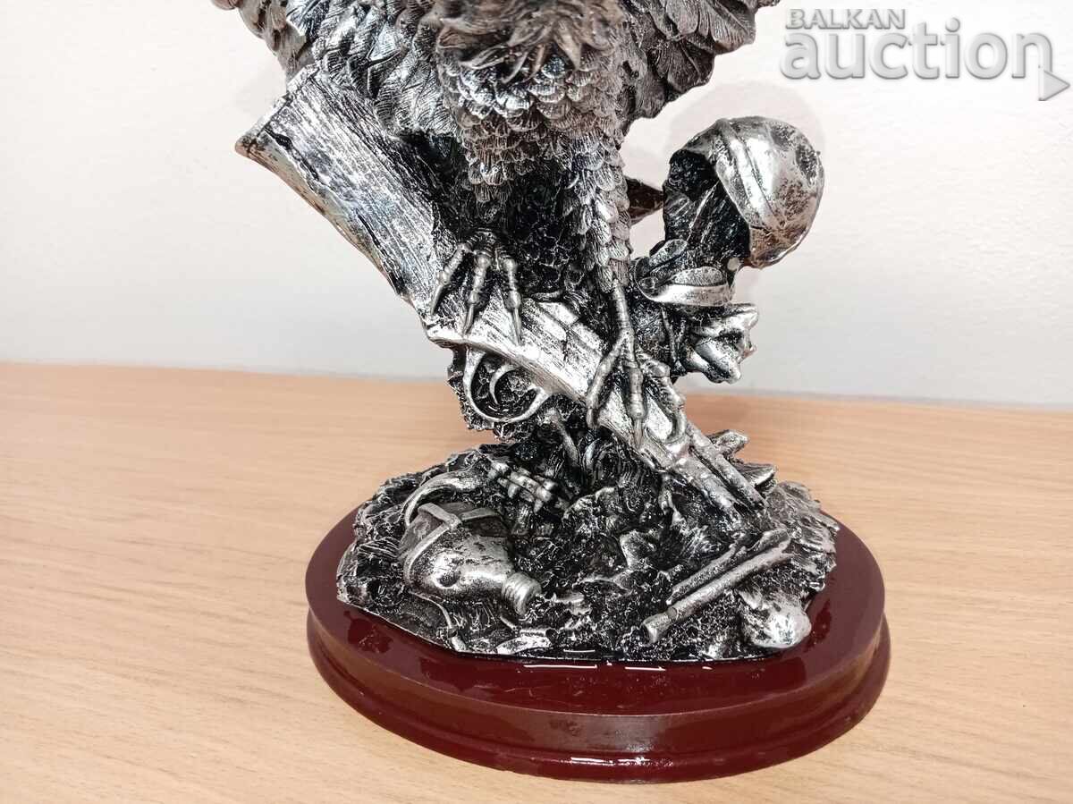 Licitație Figurină retro vintage de vultur Licitație Figurină retro vintage de vultur