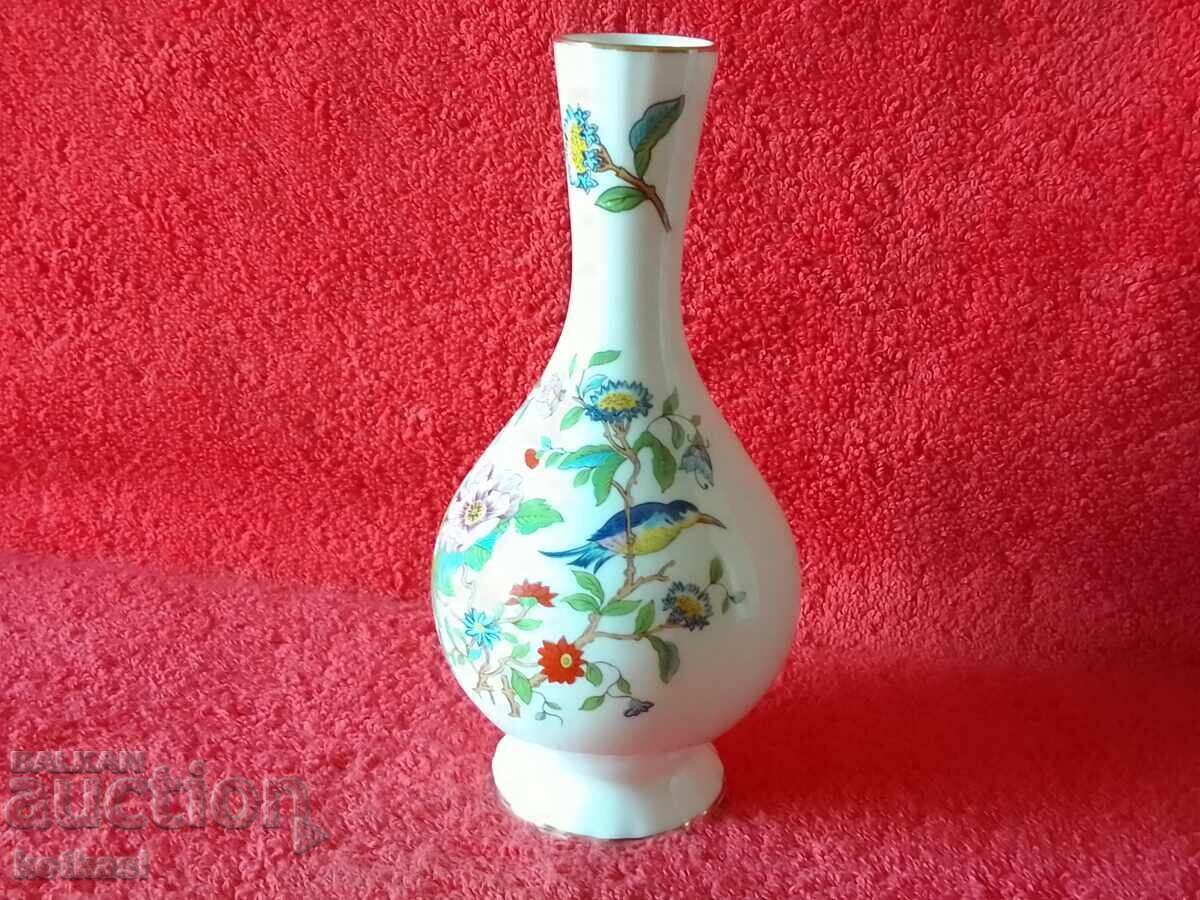 Vază din porțelan frumos ENGLAND AYNSLEY aurită cu preț 55.50 BGN | € 28.38 Vază din porțelan frumos ENGLAND AYNSLEY aurită cu preț 55.50 BGN | € 28.38