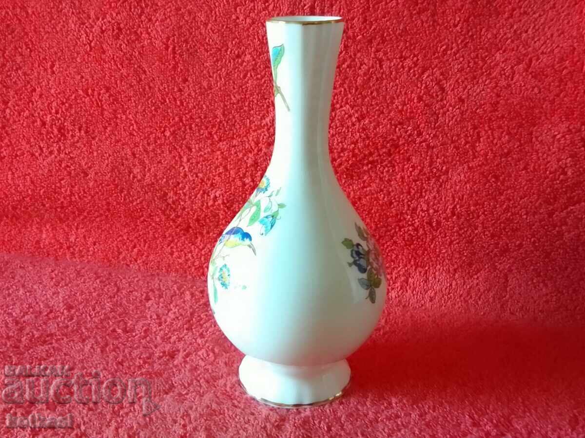 Licitație Vază din porțelan frumos ENGLAND AYNSLEY aurită Licitație Vază din porțelan frumos ENGLAND AYNSLEY aurită