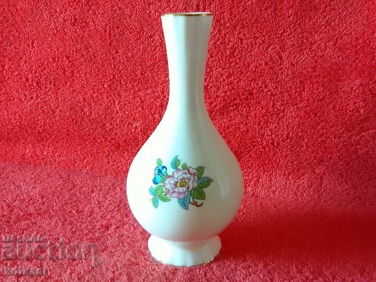 Livrarea Vază din porțelan frumos ENGLAND AYNSLEY aurită Livrarea Vază din porțelan frumos ENGLAND AYNSLEY aurită