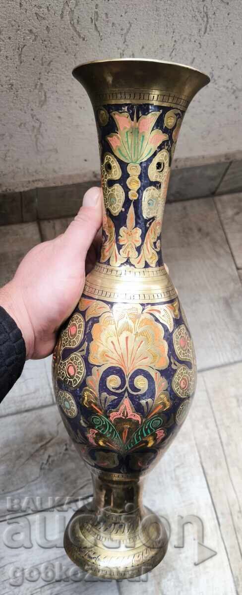 Livrarea Vasă solidă din bronz gravată manual cu ornamente florale