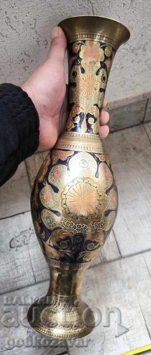 Vasă solidă din bronz gravată manual cu ornamente florale