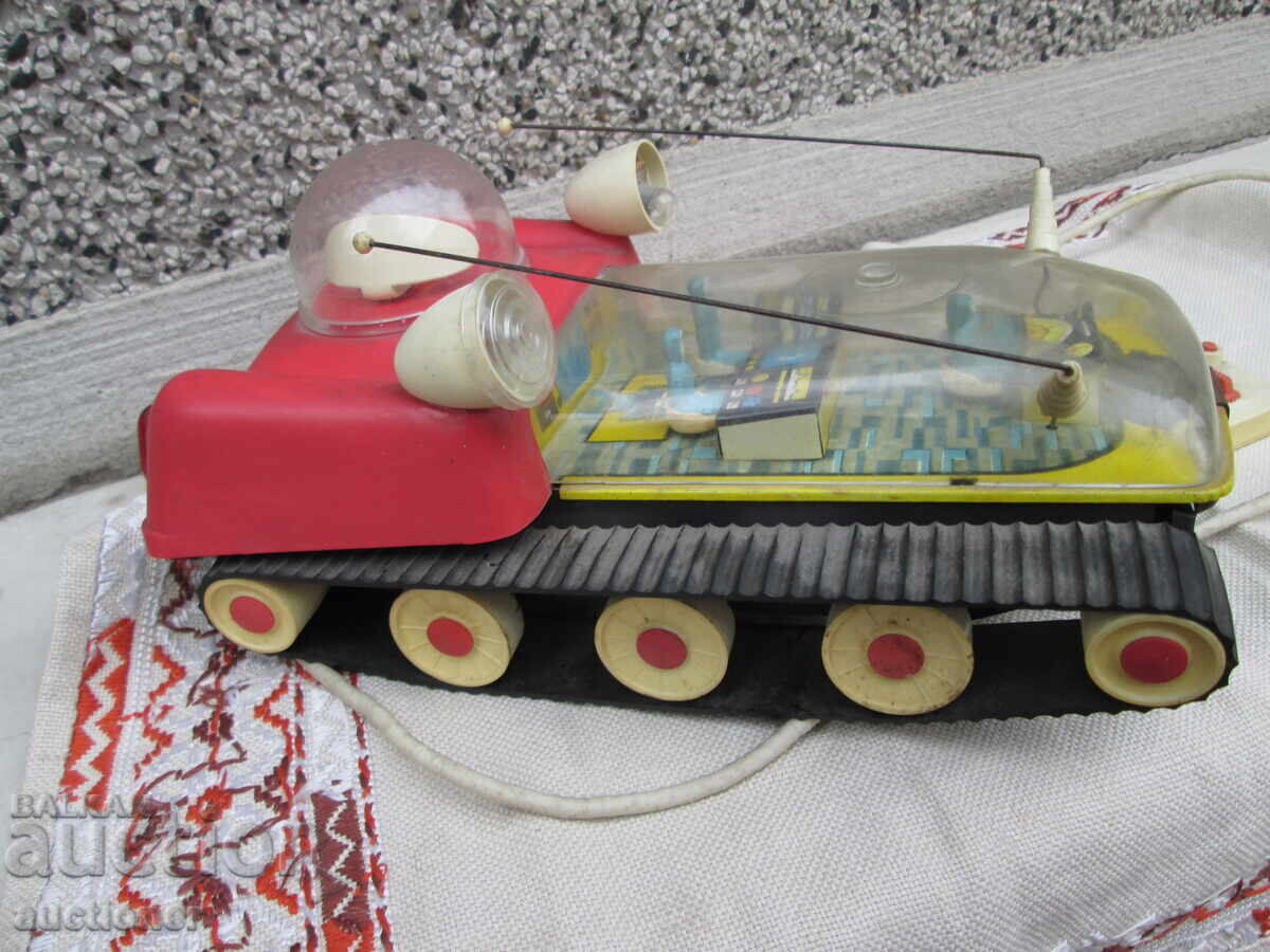 РУСКА СОЦ. МЕХАНИЧНА ИГРАЧКА ЛУНОХОД с цена 80.00 лв. | € 40.90 РУСКА СОЦ. МЕХАНИЧНА ИГРАЧКА ЛУНОХОД с цена 80.00 лв. | € 40.90