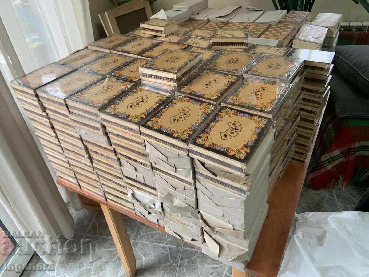 CUTII DIN LEMN ȘAH BRIDGE PIROGRAFIE DESEN AMBALATE NOI cu preț 2600.00 BGN | € 1329.36