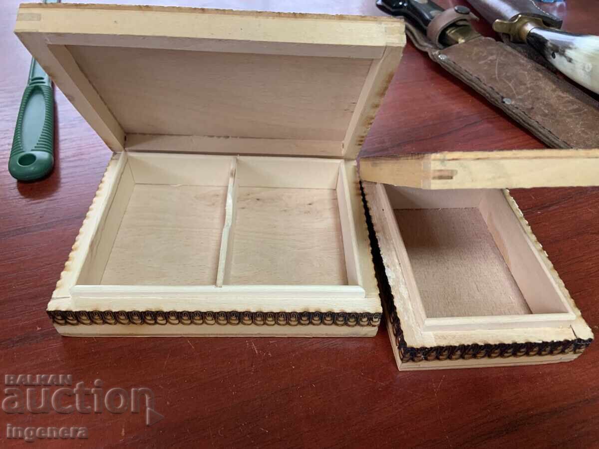 Licitație CUTII DIN LEMN ȘAH BRIDGE PIROGRAFIE DESEN AMBALATE NOI