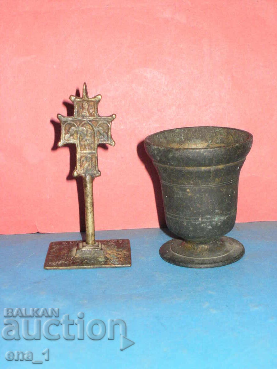 Αναγεννησιακός χάλκινος σταυρός και δισκοπότηρο, προορισμένα για τελετές με τιμή 200.00 BGN | € 102.26