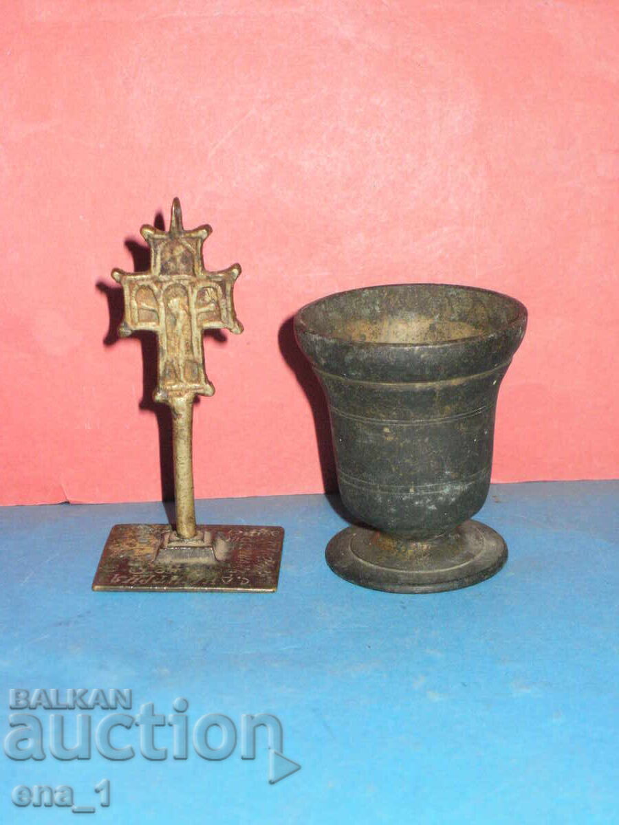 Αναγεννησιακός χάλκινος σταυρός και δισκοπότηρο, προορισμένα για τελετές