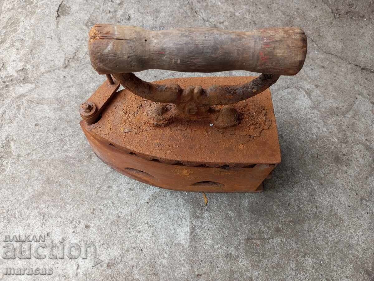 Un fier cărbune vechi