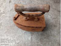 Un fier cărbune vechi