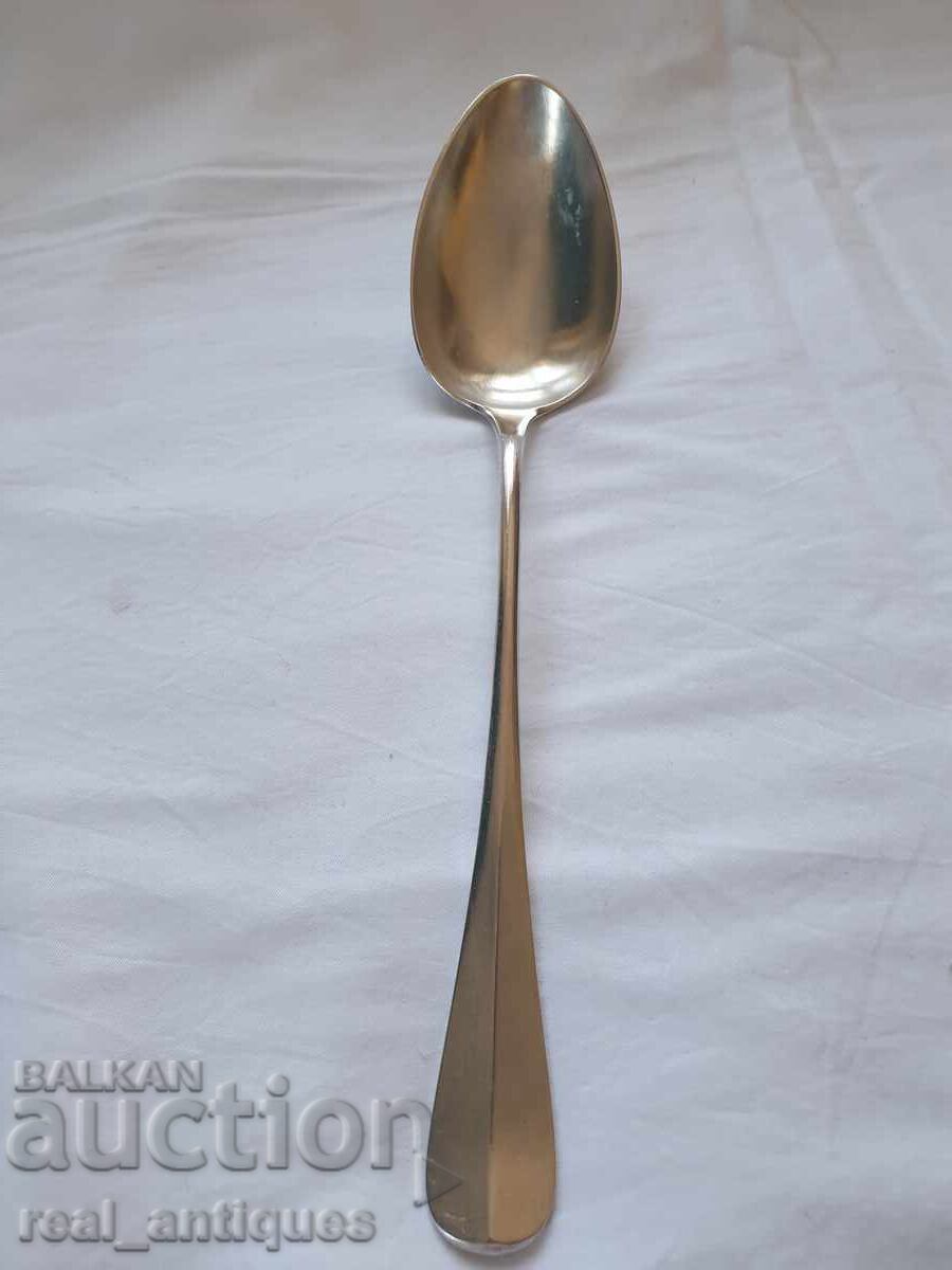 Ένα τεράστιο ασημένιο κουτάλι