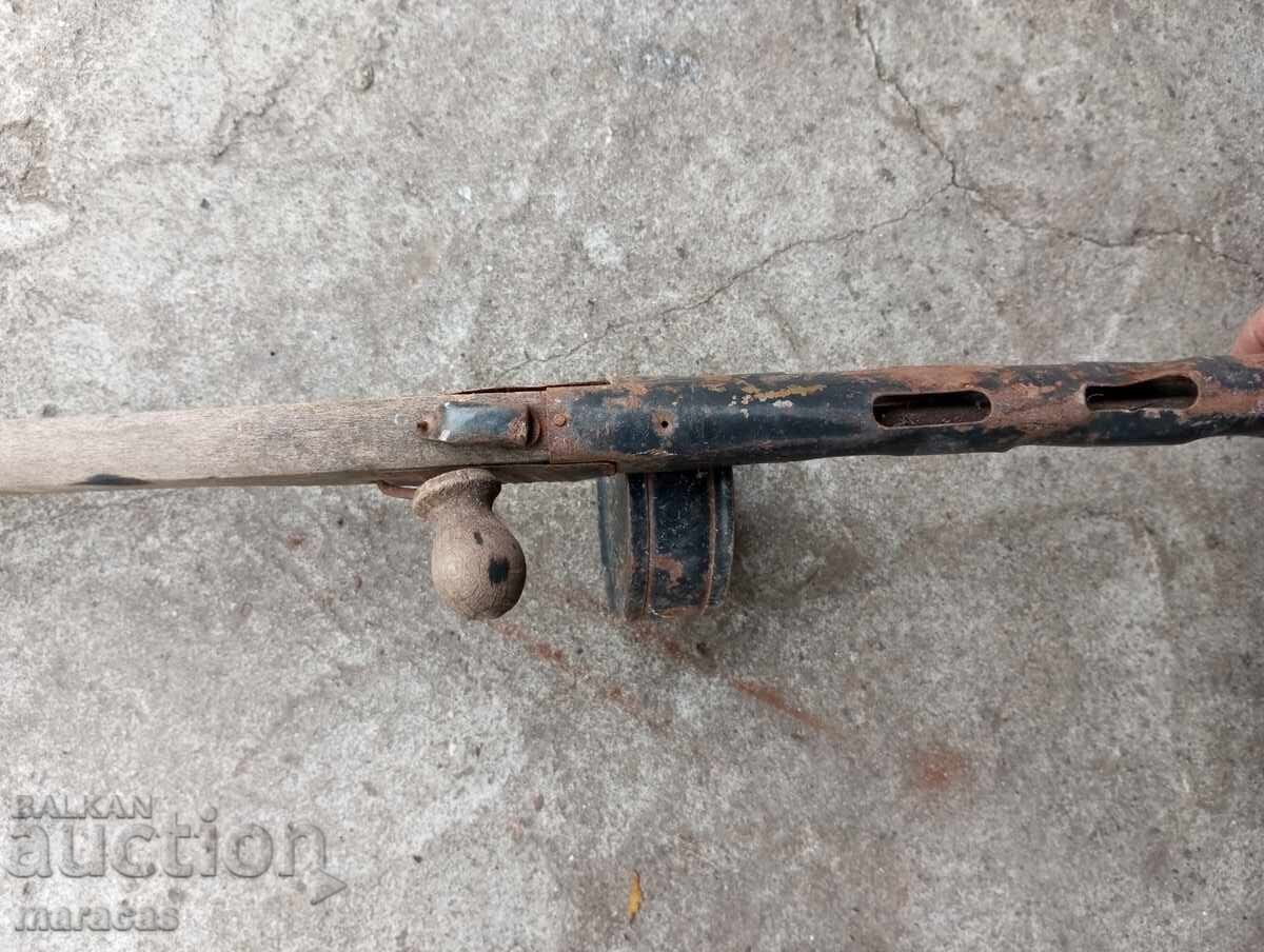 An old children's toy with price 20.00 BGN | € 10.23 An old children's toy with price 20.00 BGN | € 10.23