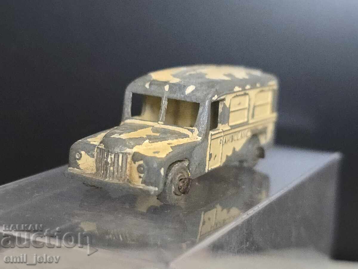 Auction  Matchbox LESNEY 14A Ambulance 1955-1957