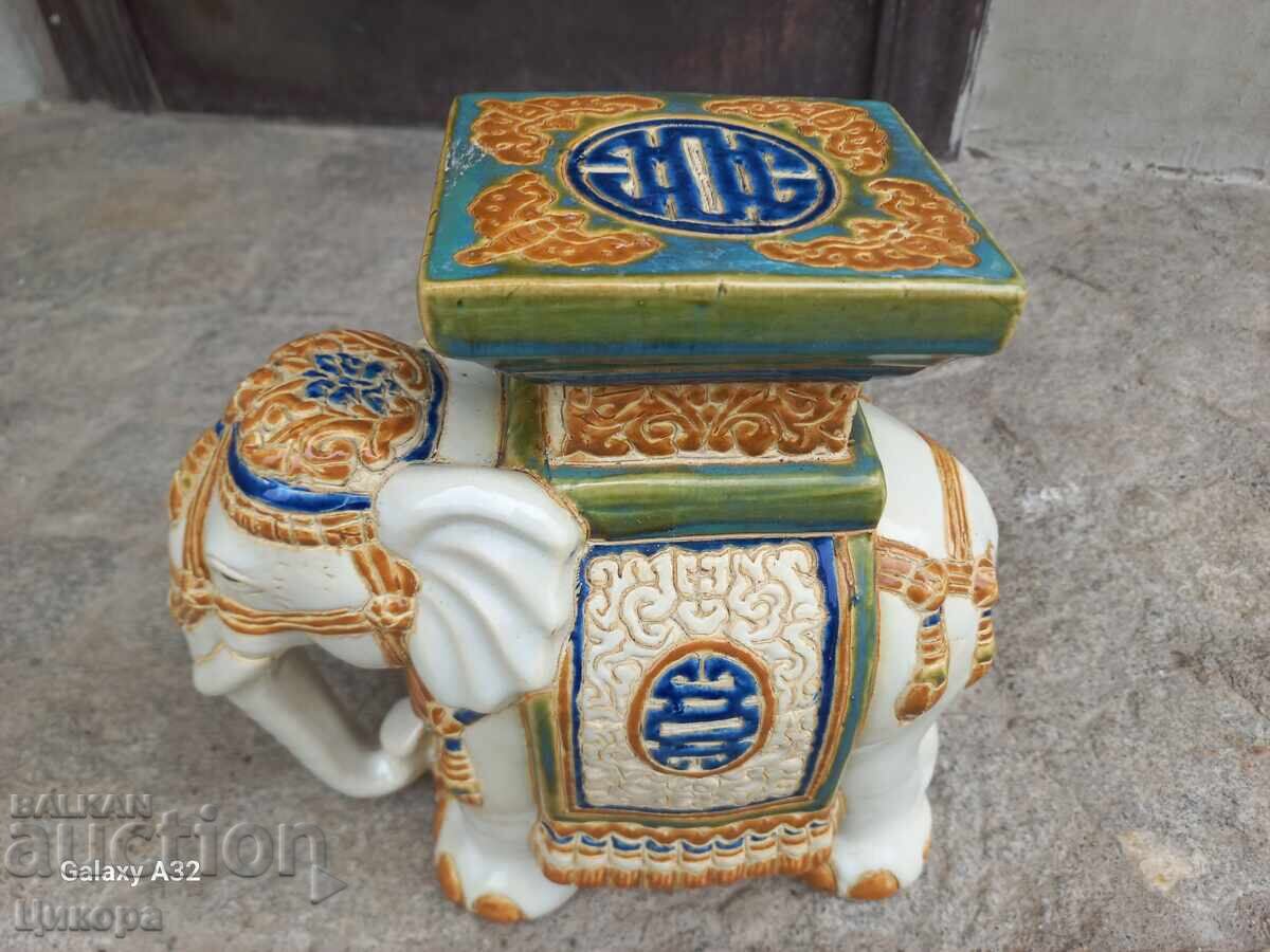 ПОРЦЕЛАНОВ СЛОН с цена 250.00 лв. | € 127.82