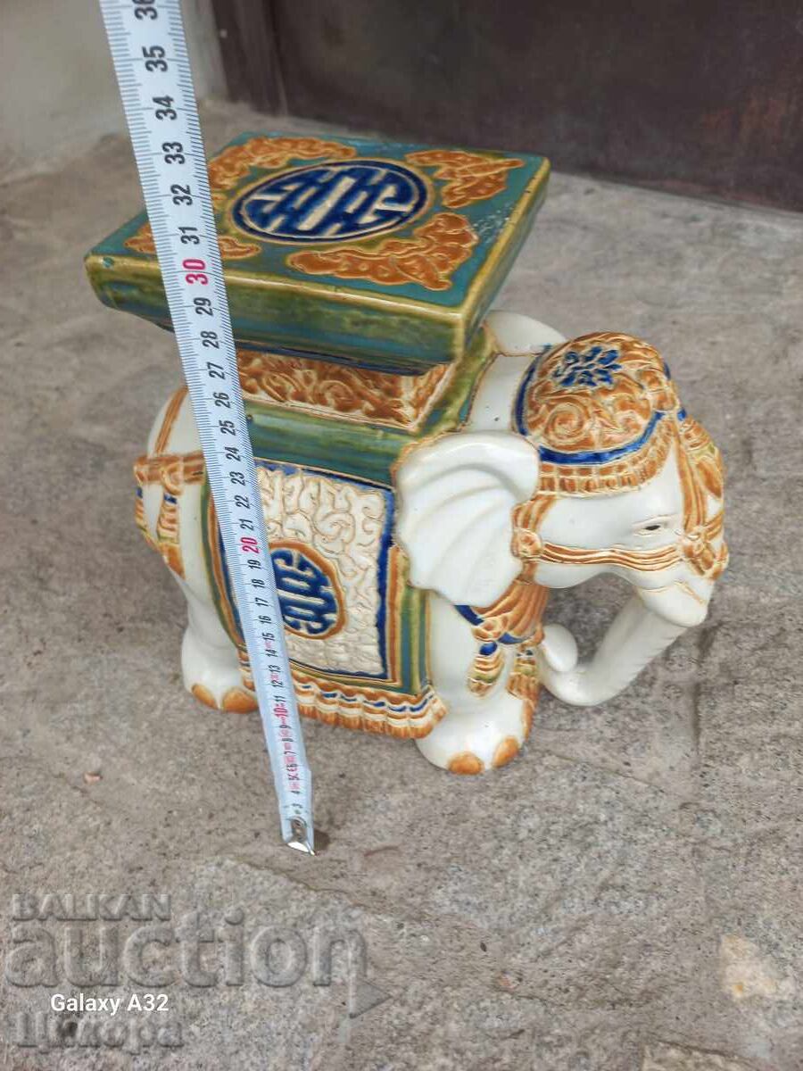 Доставка на ПОРЦЕЛАНОВ СЛОН