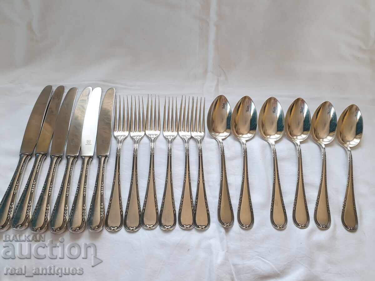 Set of silver plated utensils Set of silver plated utensils