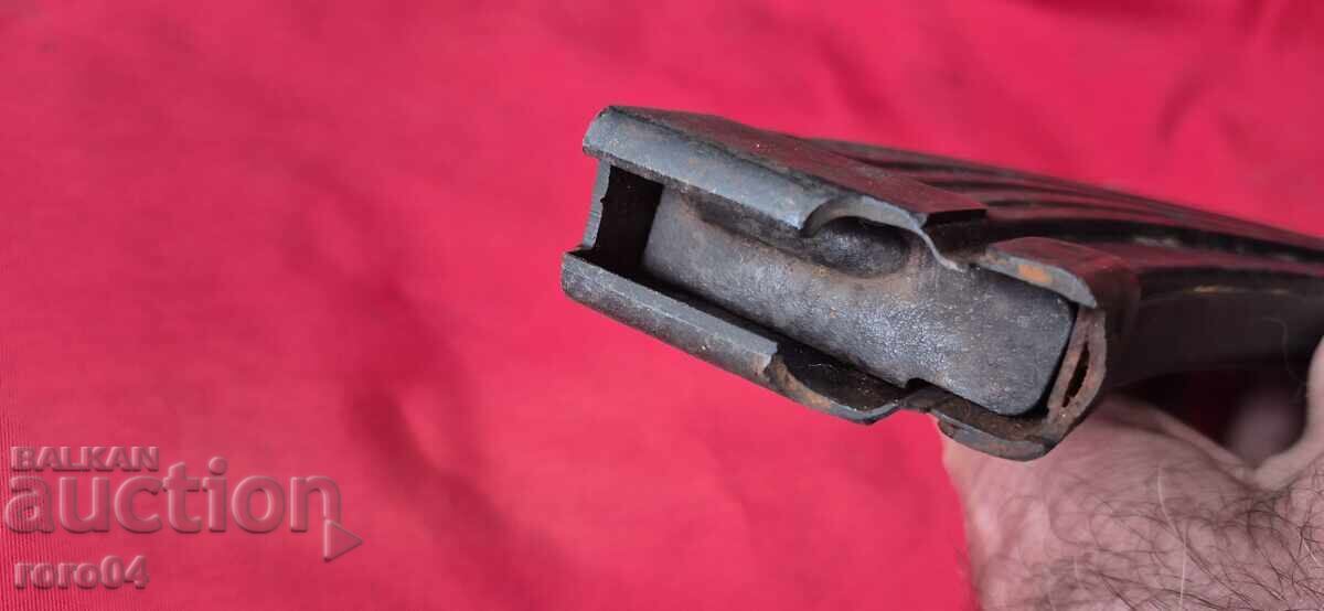 Licitație ÎNCĂRCĂTOR - AK 47 - LIPSĂ