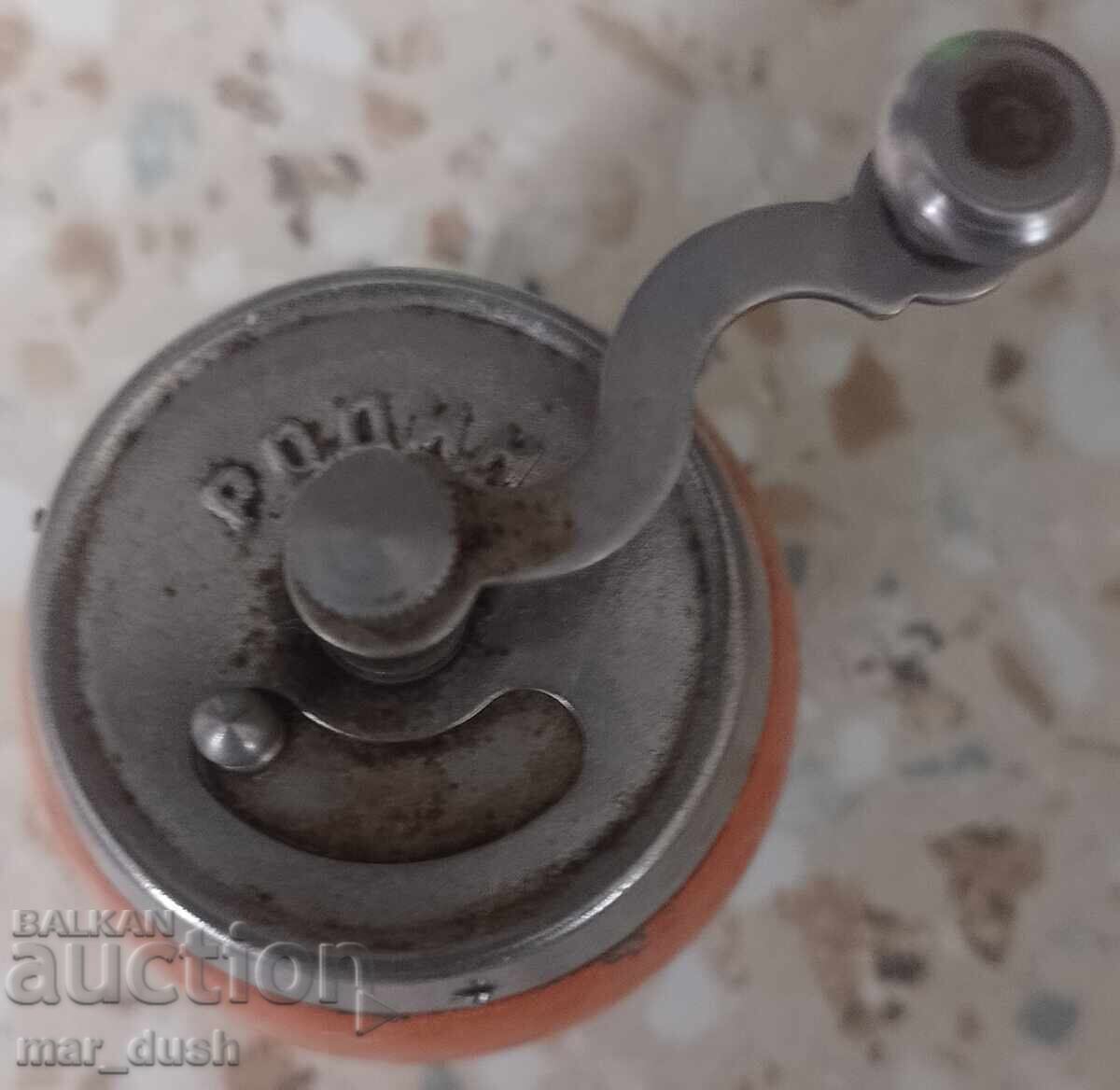 Livrarea Râșniță de piper retro Livrarea Râșniță de piper retro