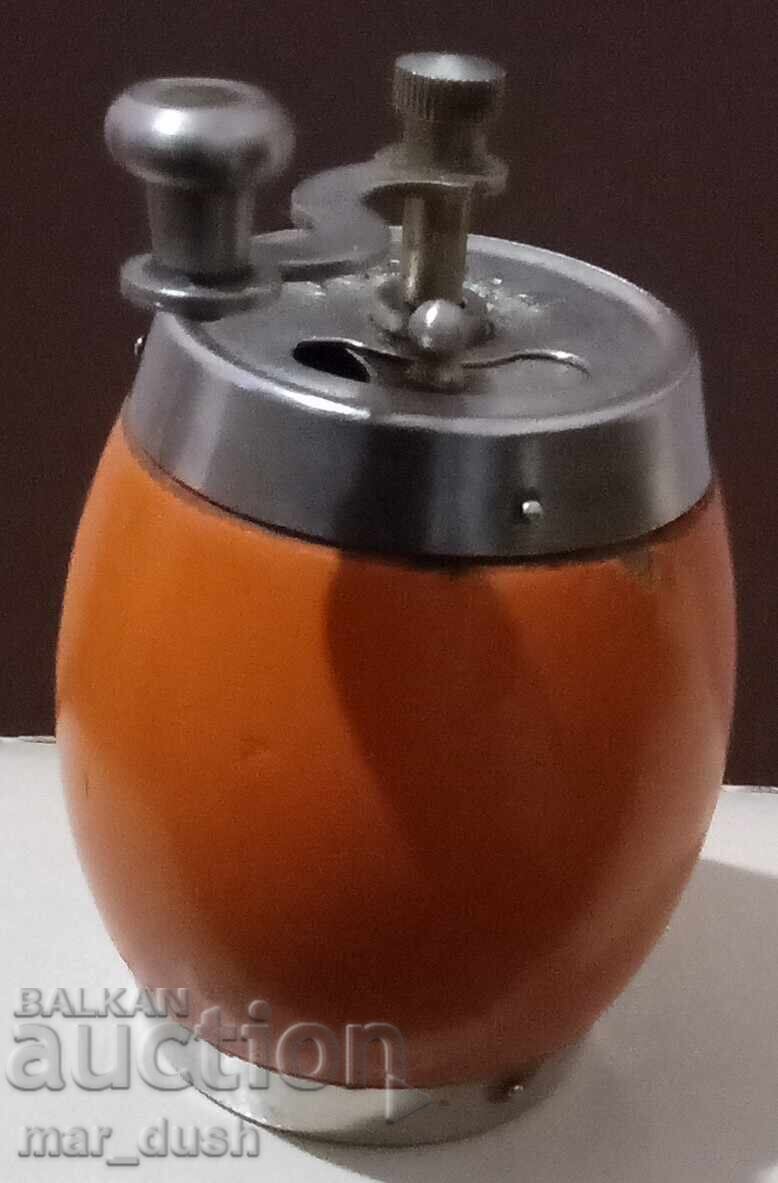 Râșniță de piper retro Râșniță de piper retro