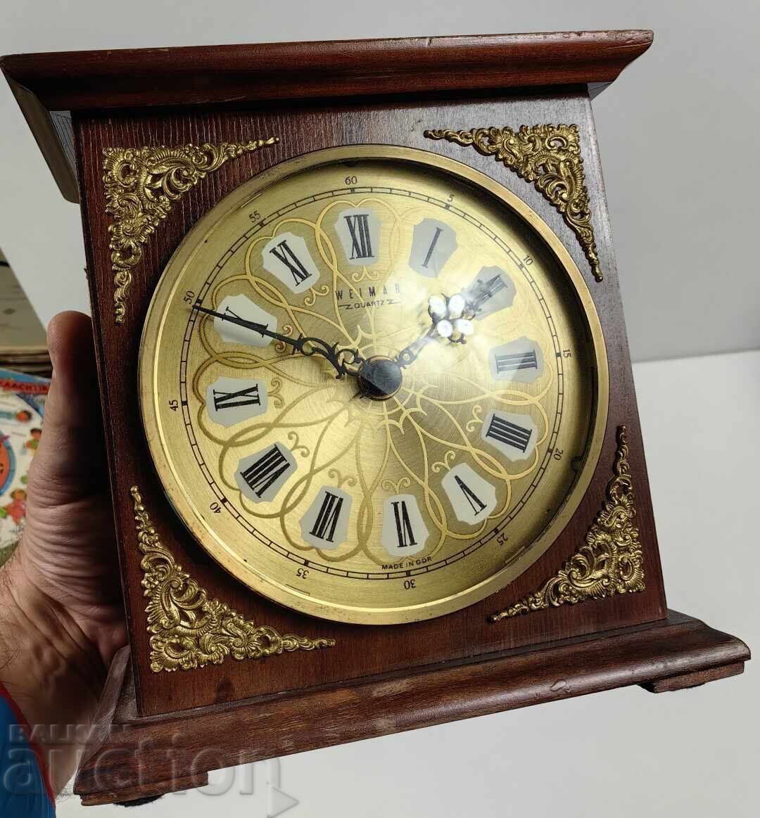 Table quartz clock on battery for decoration, does not work